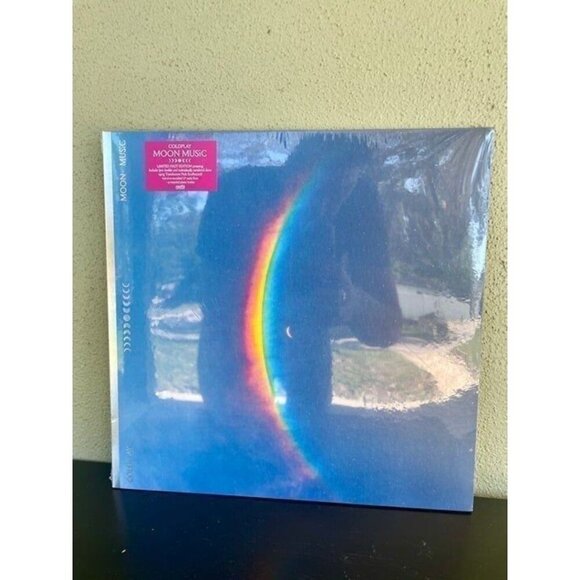 ColdPlay Moon Music Vinyl SIgned Card New Sealed Chris Martin Great Xmas Present - Picture 2 of 6